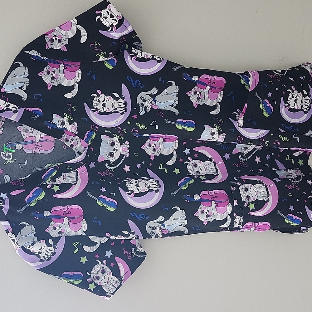 Cat and The Fiddle Adorable Scrub Top Size Small